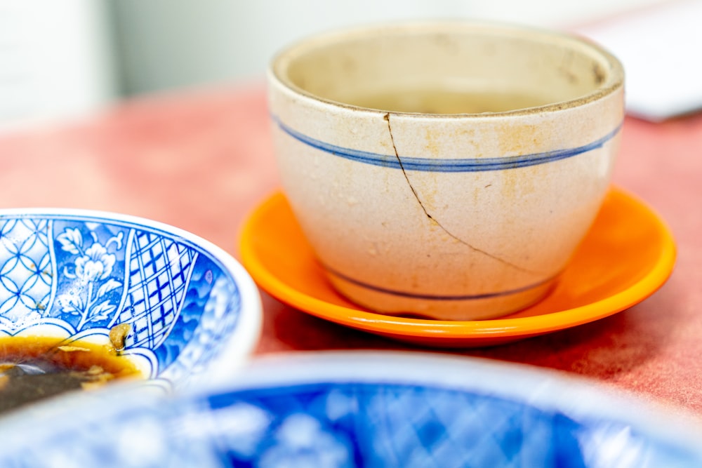 a bowl of soup is sitting on a plate