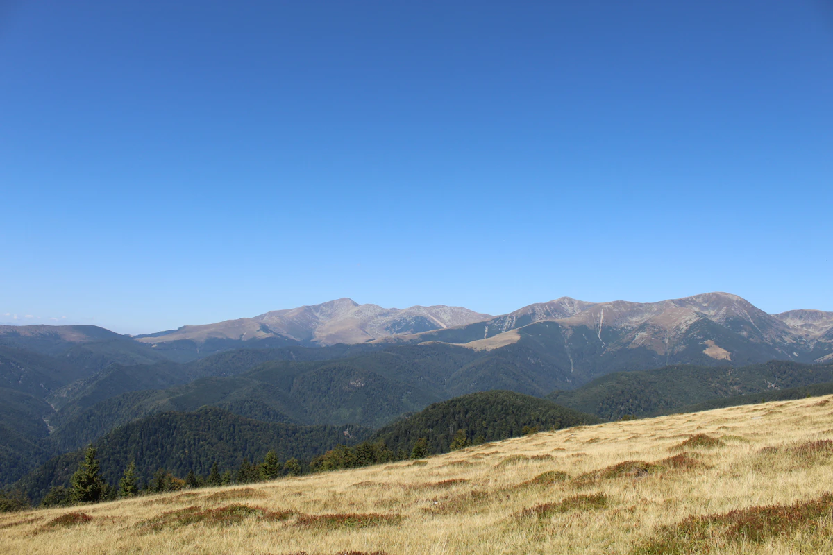 Cazare în Rânca: creasta Parângului văzută de pe Transalpina