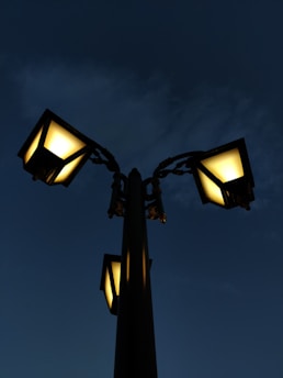 a street light with three lights on each of it's sides