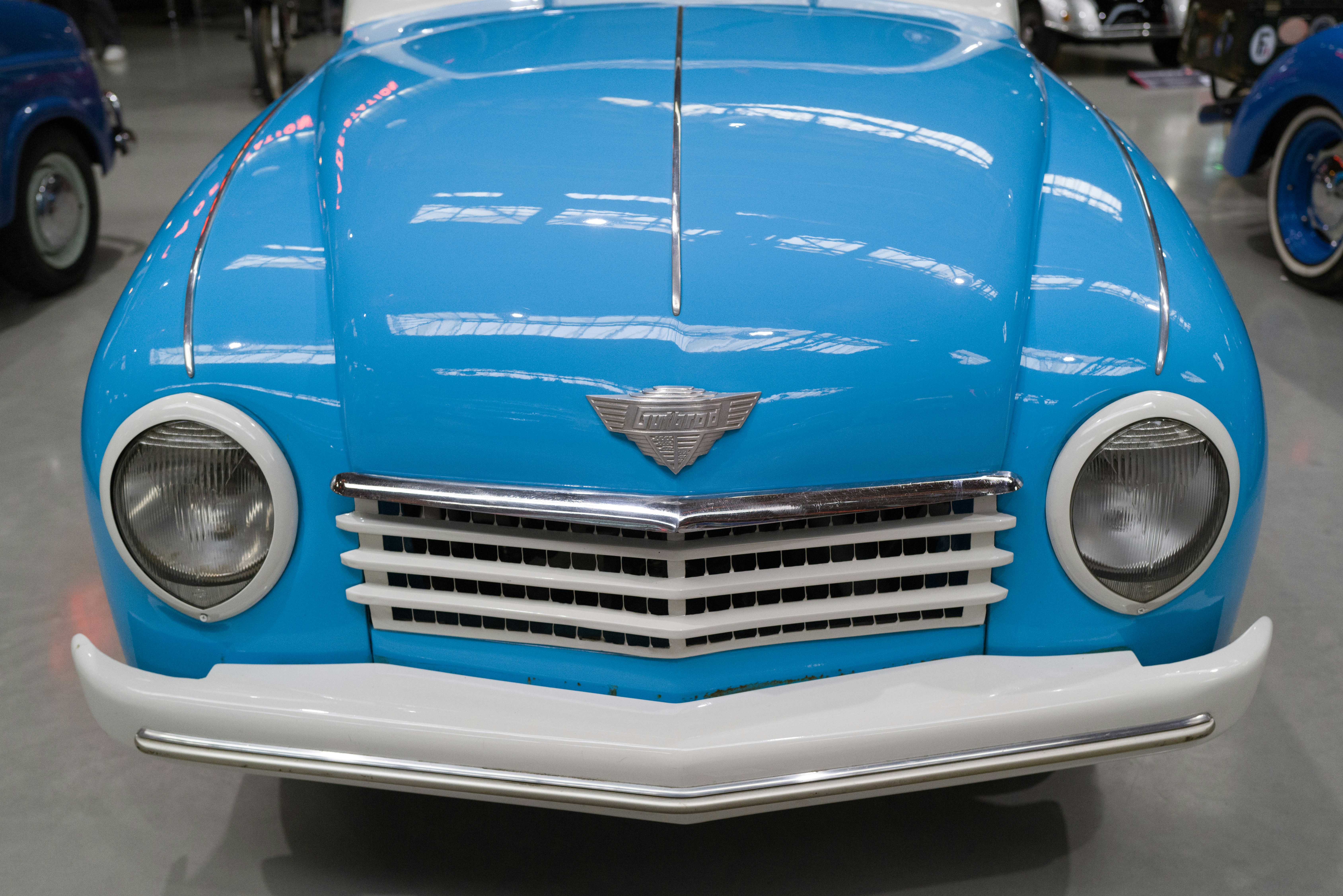 Pagani Huayra Roadster blue, ilustrasi artikel Pagani Huayra Roadster: Unleash Automotive Artistry as Your Wallpaper 7