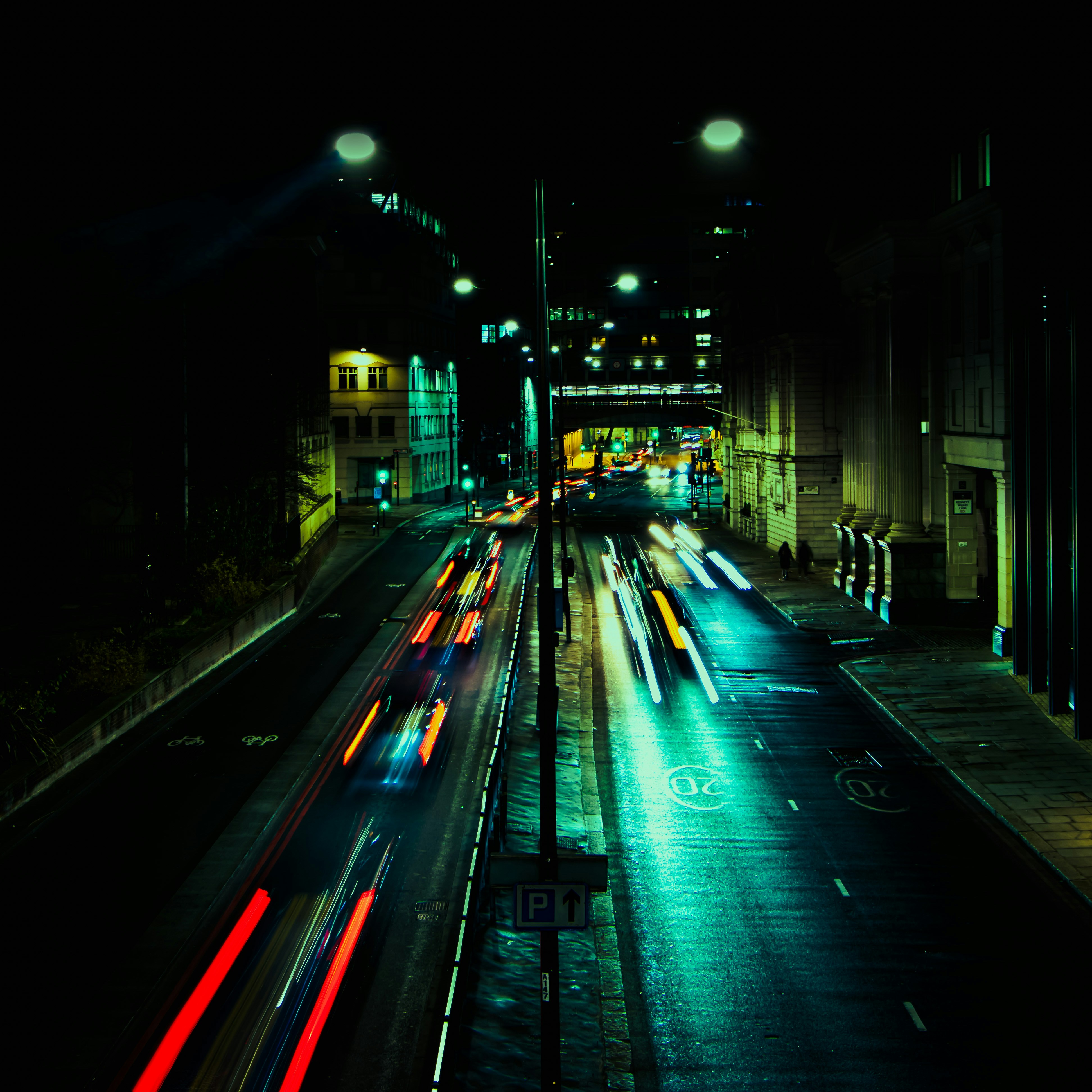 a city street filled with lots of traffic at night