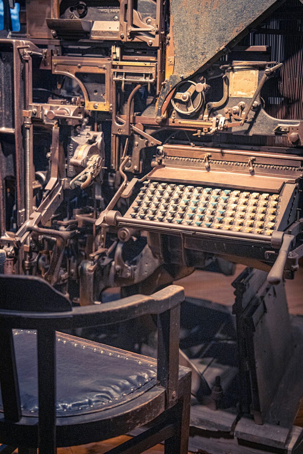 a room filled with lots of machines and chairs