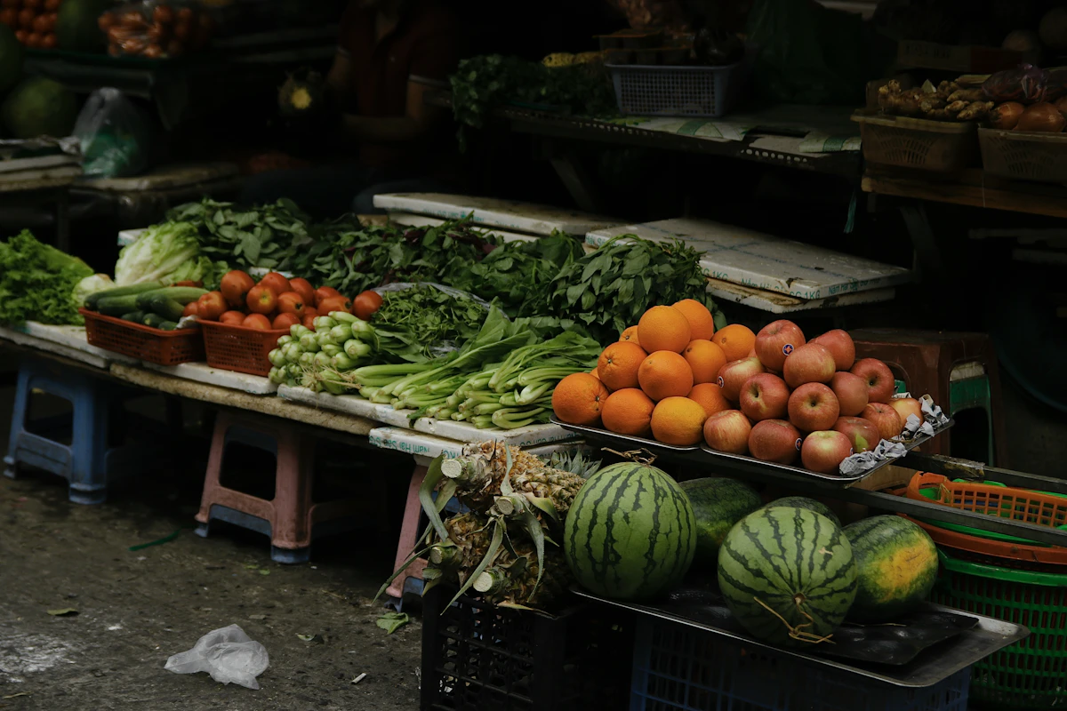 Прилавок с фермерскими продуктами на ярмарке