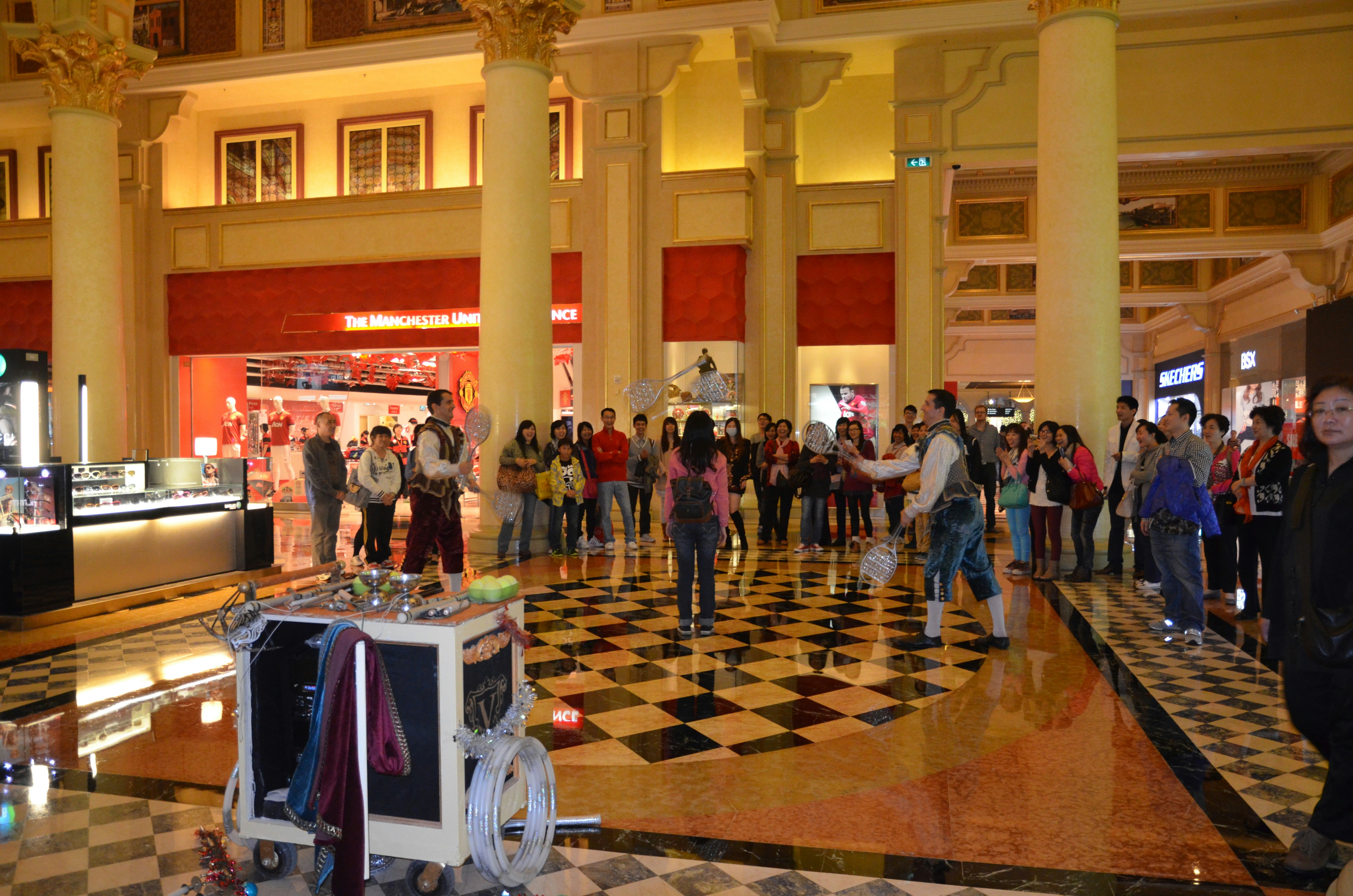 İzmir Kitap Fuarı’nda Bugün: Stand‑up ve Çizgi Roman Söyleşisi - Yaşam haberi görseli