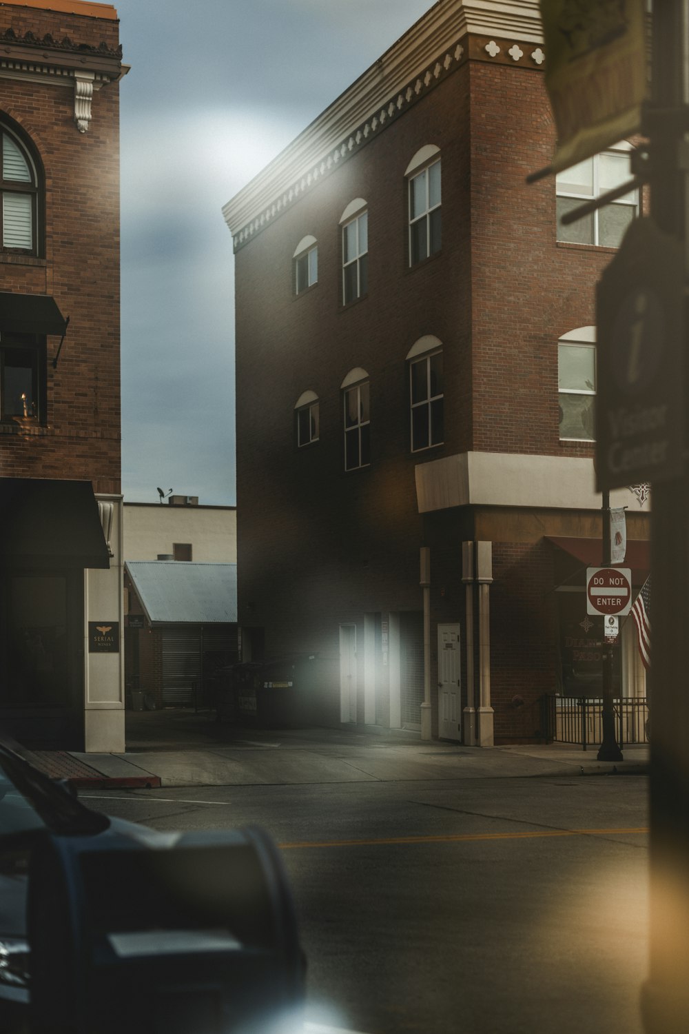 a blurry photo of a street with a building in the background