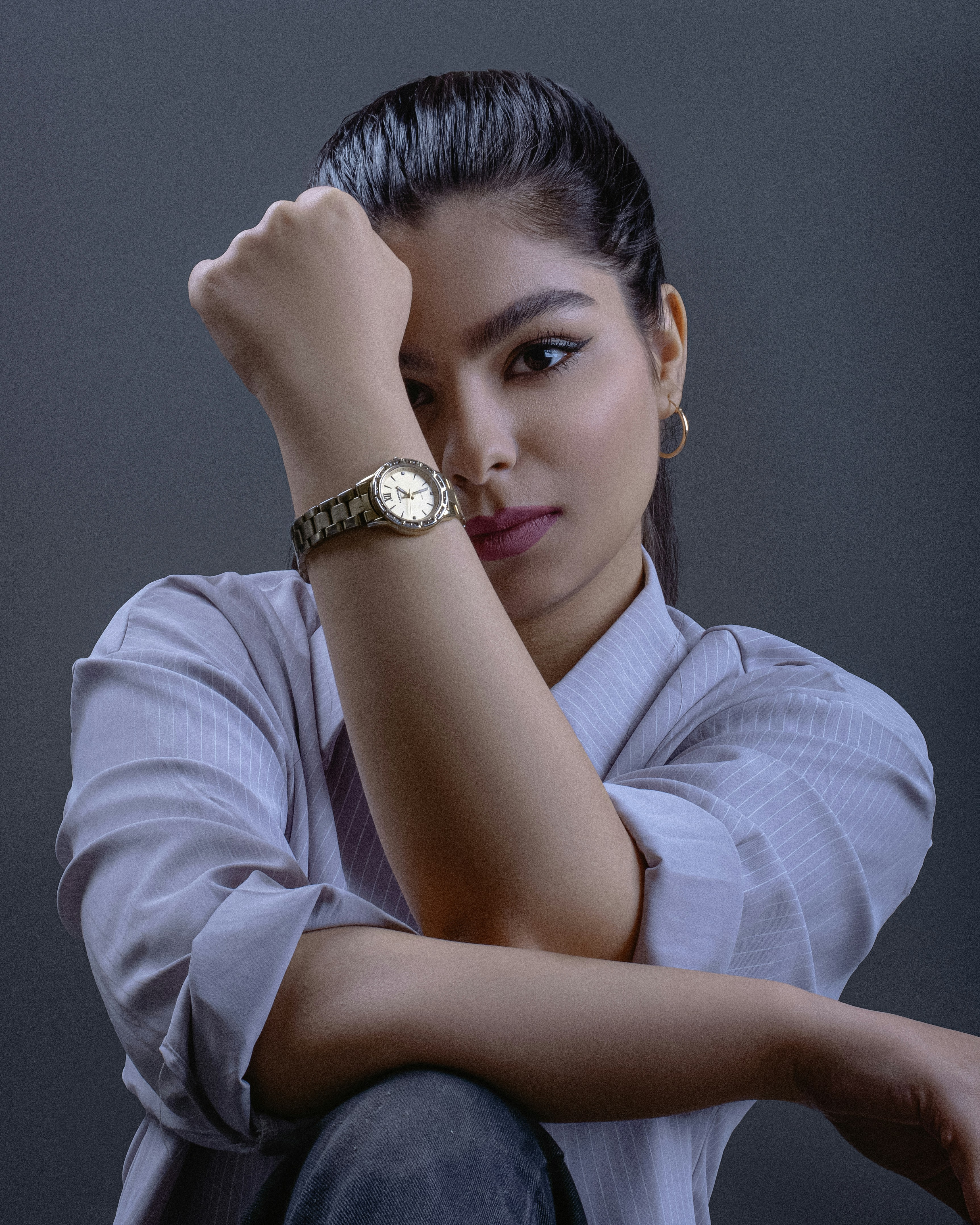 A woman with a watch on her wrist photo – Free Grey Image on Unsplash