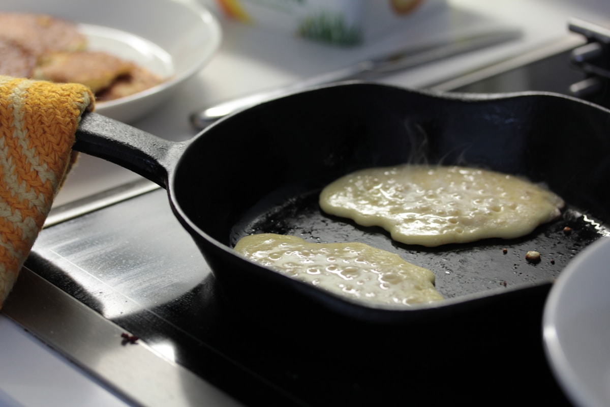 What Should You Look for in a Small Cast Iron Dessert Pan?