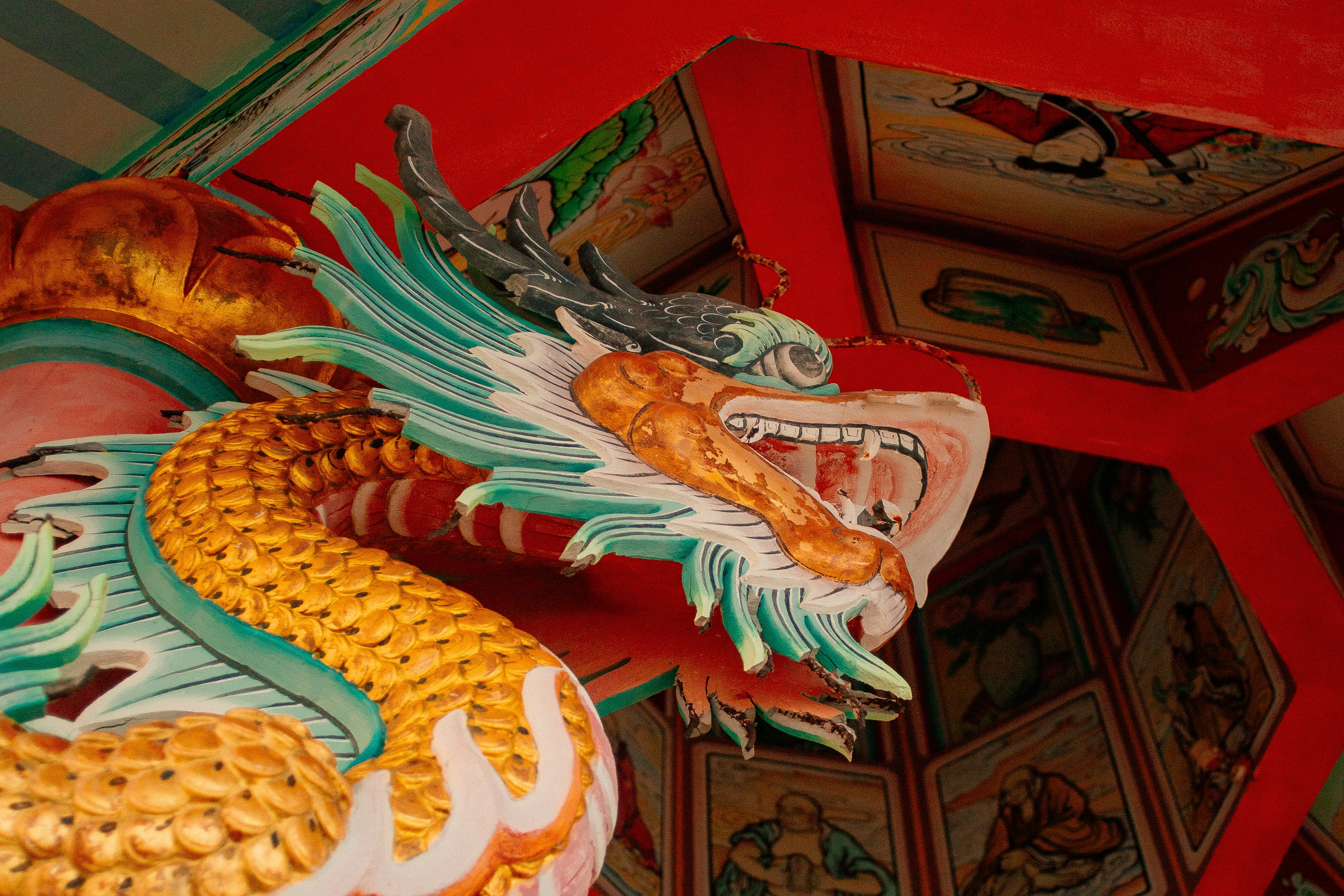 a statue of a dragon on a wall