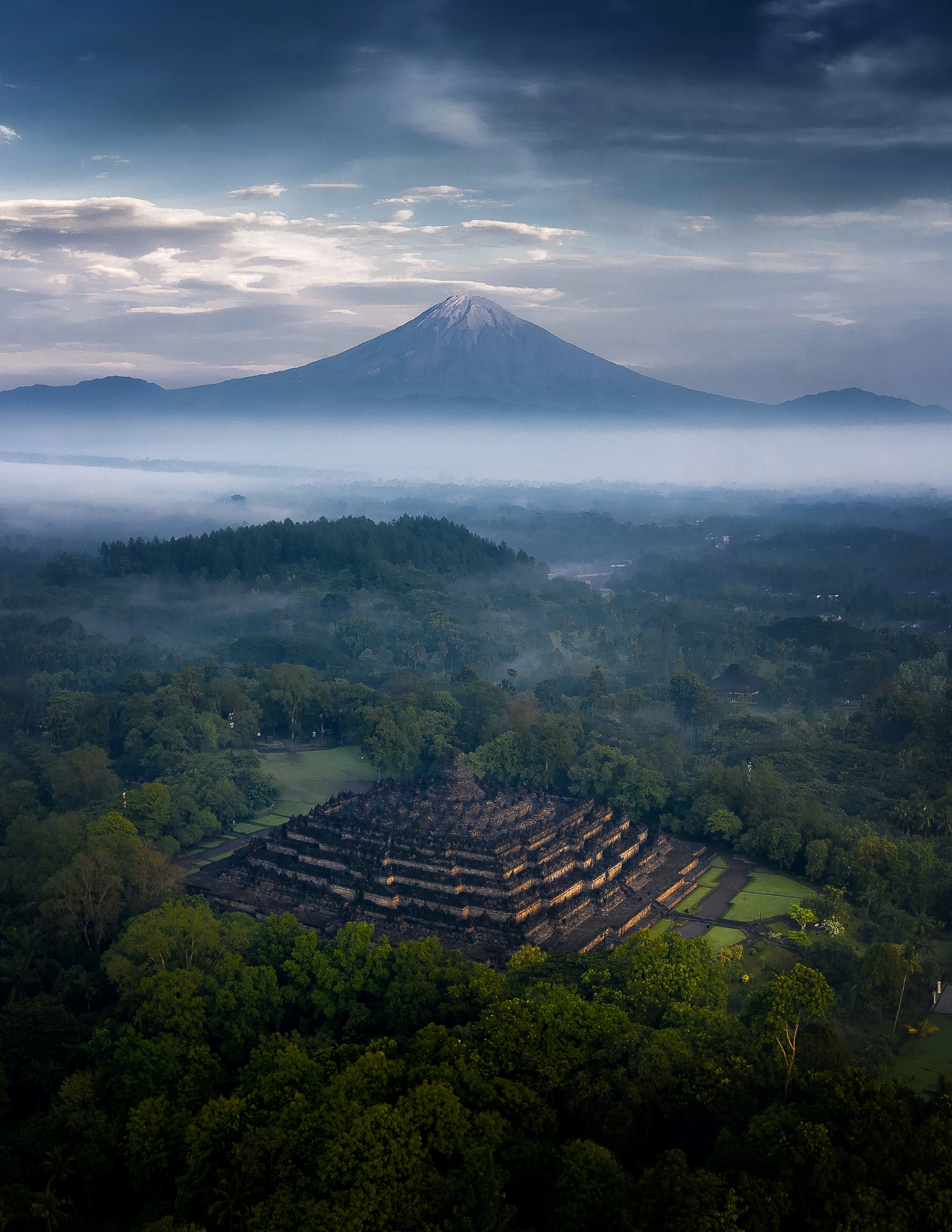 Candi Borobudur dari udara