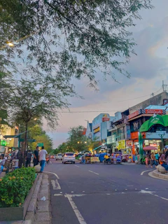 a city street filled with lots of people