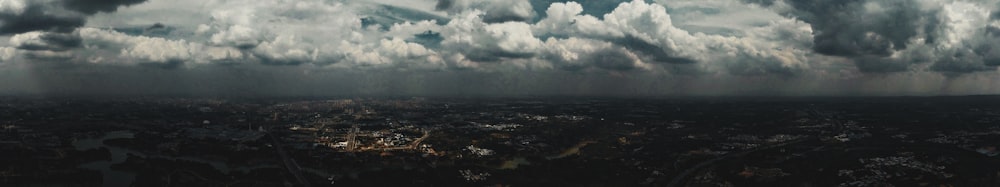 a picture of a cloudy sky over a city