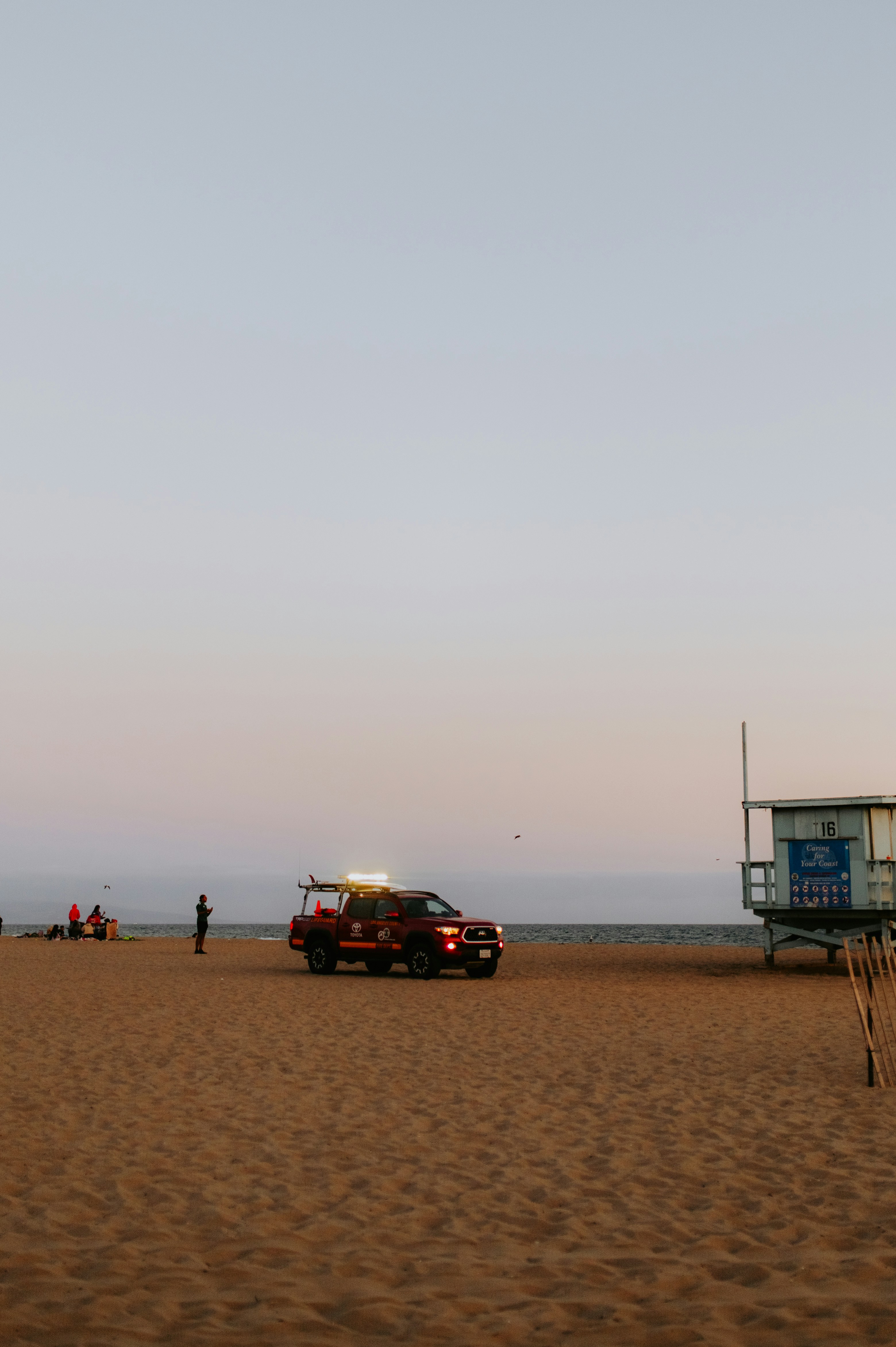 beach lifeguard jeep sunset, wallpaper, Lifeguard Baywatch Jeep: Beach Safety & Iconic Rides 6