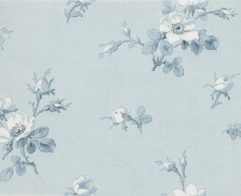 a blue and white wallpaper with flowers on it