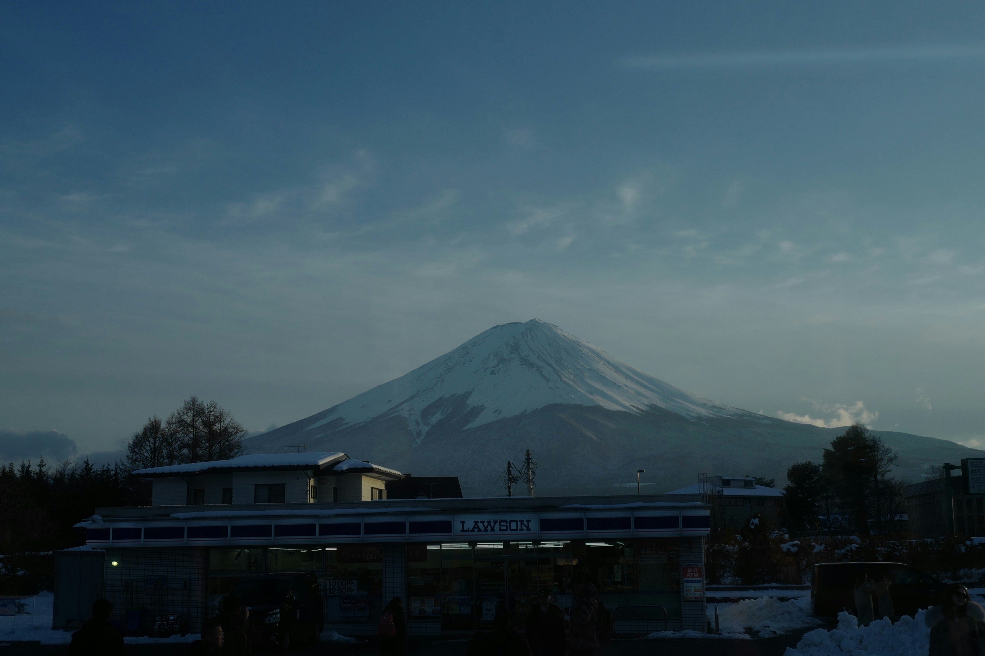A snow covered mountain is in the distance photo – Free Car Image on ...