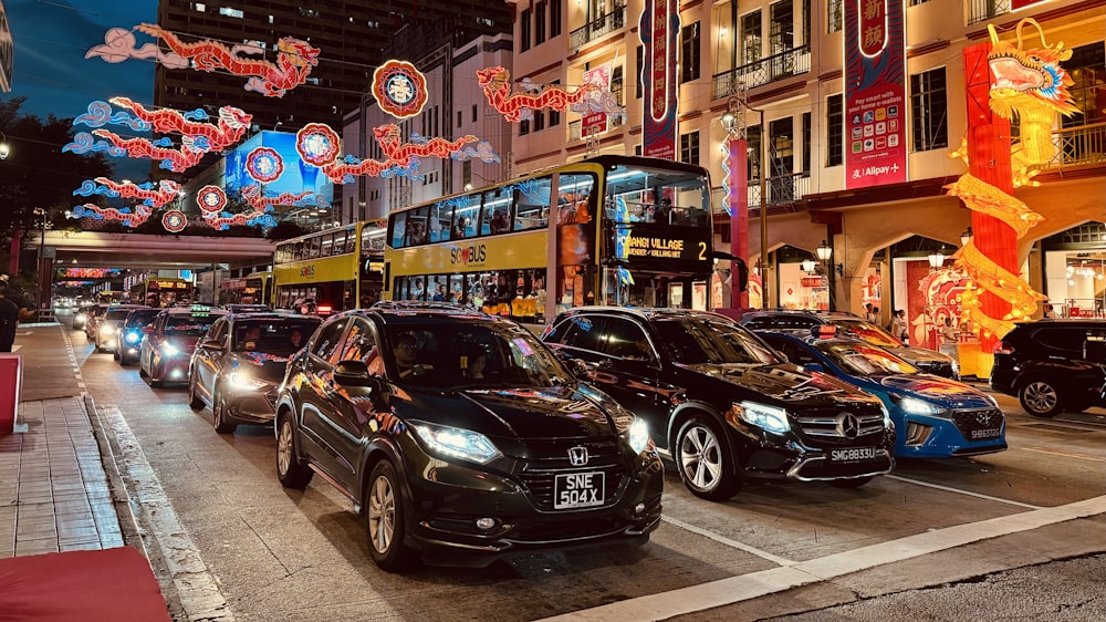 a city street filled with lots of parked cars