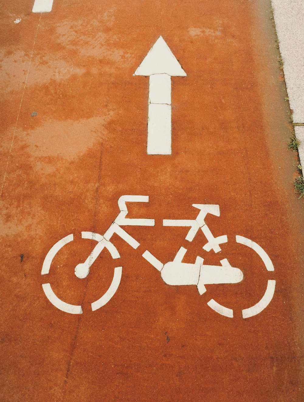 a bicycle is painted on the ground with an arrow