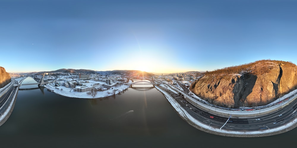 Una vista de 360 grados de un puente sobre un cuerpo de agua