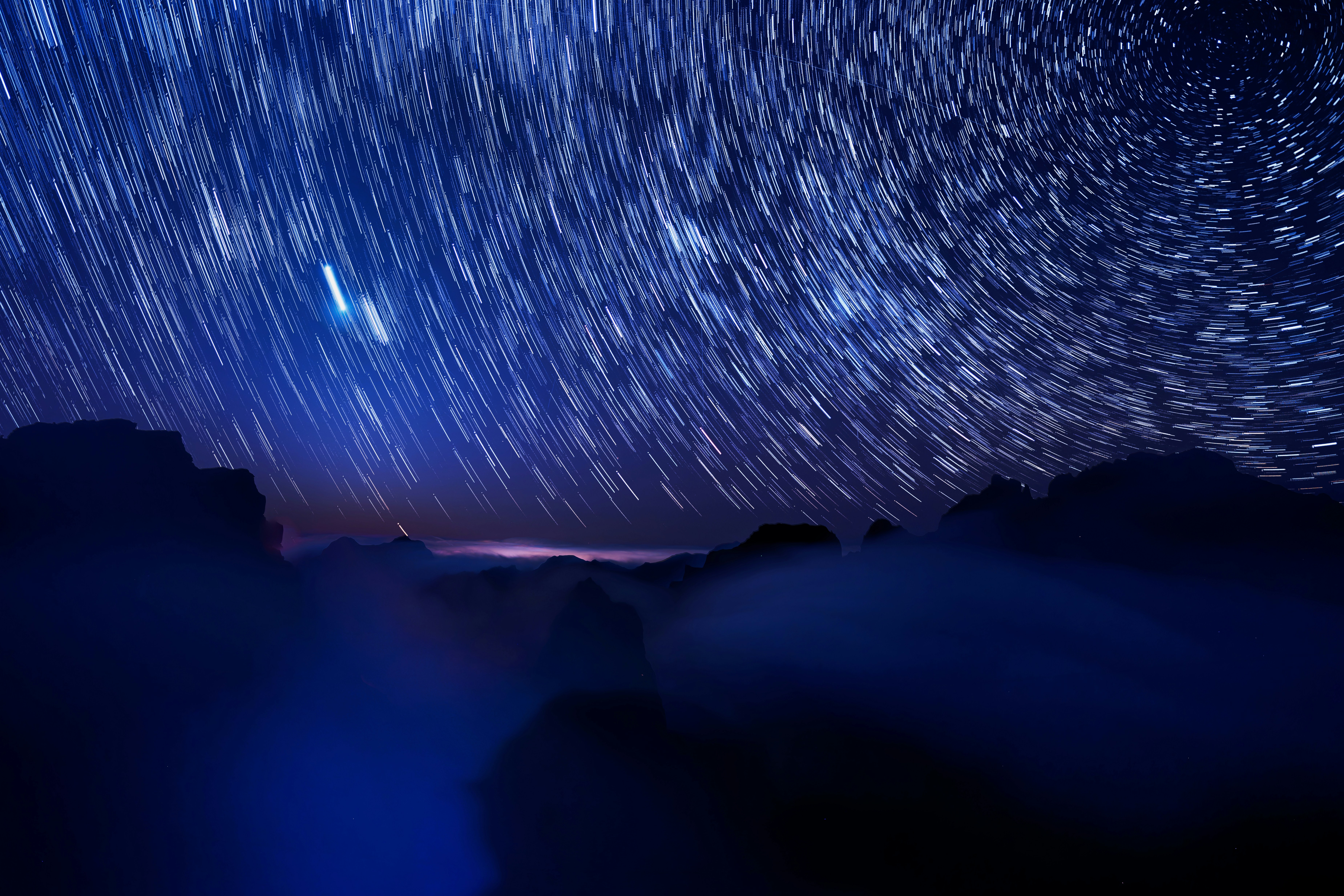 the night sky with many stars in the sky