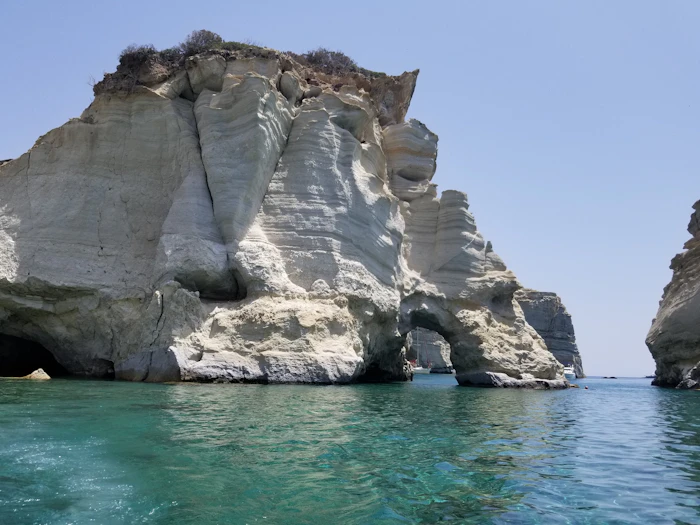Milos: Small Group Yacht Tour — Kleftiko, Sarakiniko & Poliegos