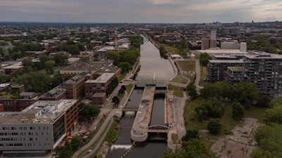 Griffintown — canal de Lachine vue aérienne
