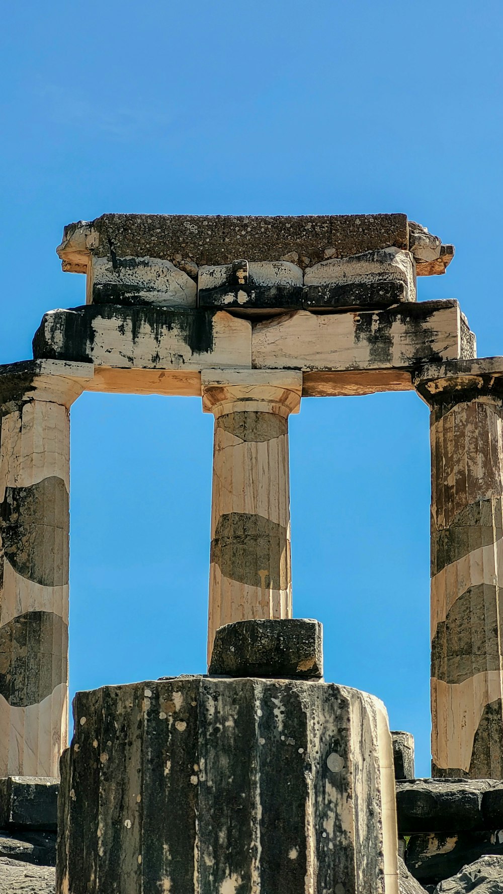 a stone structure with two columns on top of it