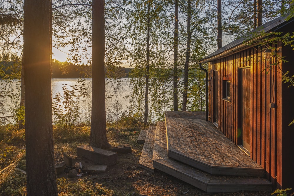 a cabin in the woods near a lake