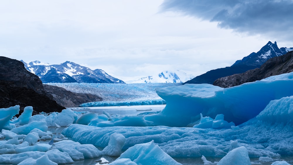 a group of icebergs that are floating in the water