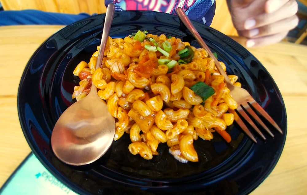a plate of macaroni and cheese with a fork