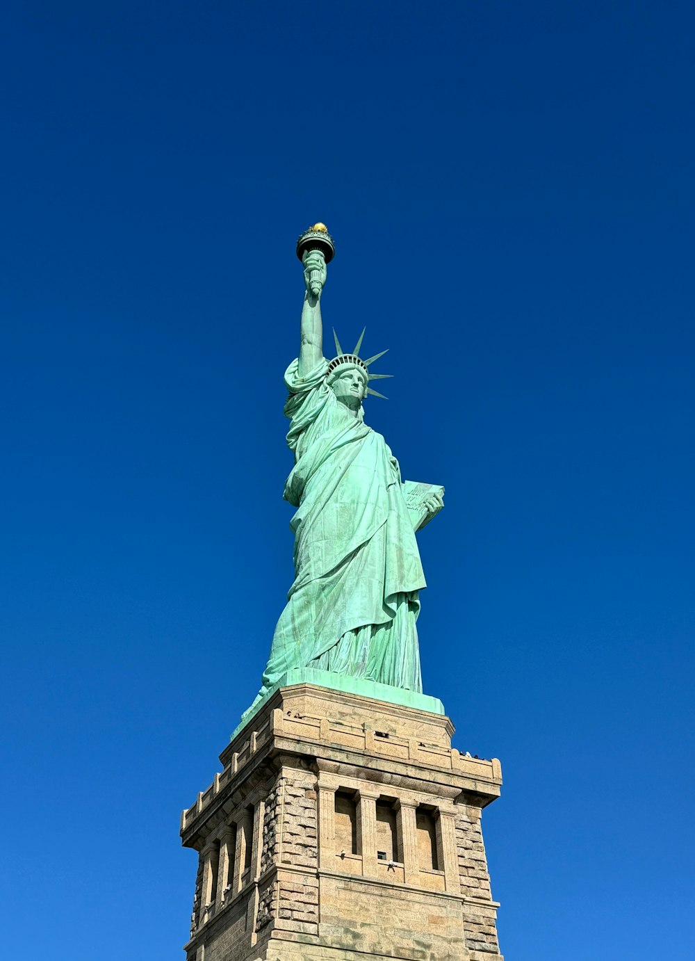 the statue of liberty is shown against a blue sky