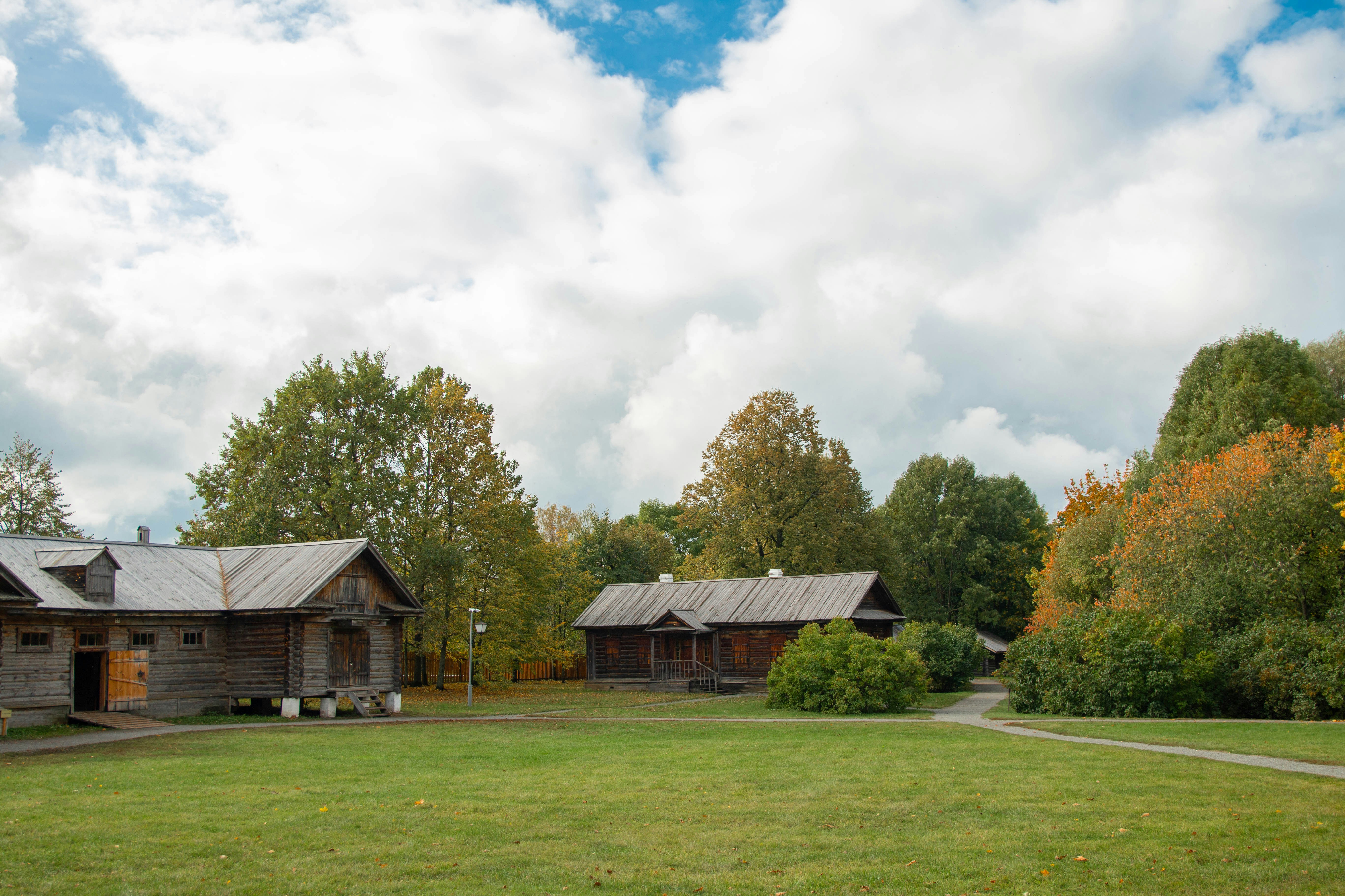 Photo by maksimzaviktorin