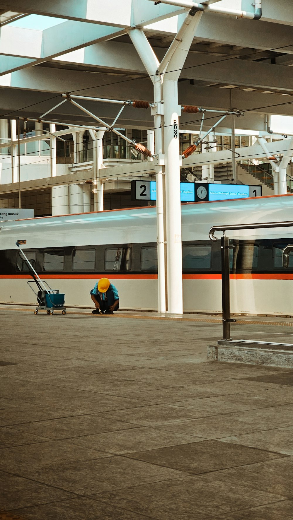 a train that is sitting in a train station