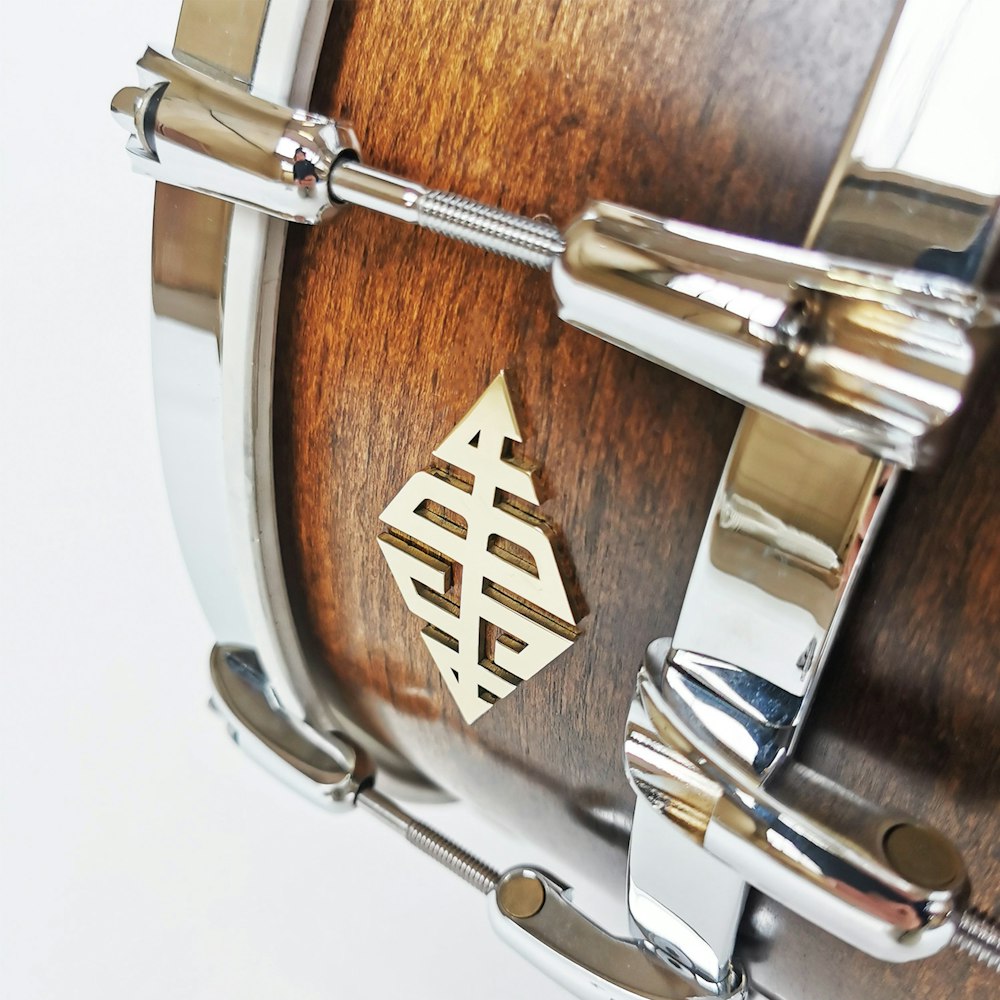a close up of a snare on a drum