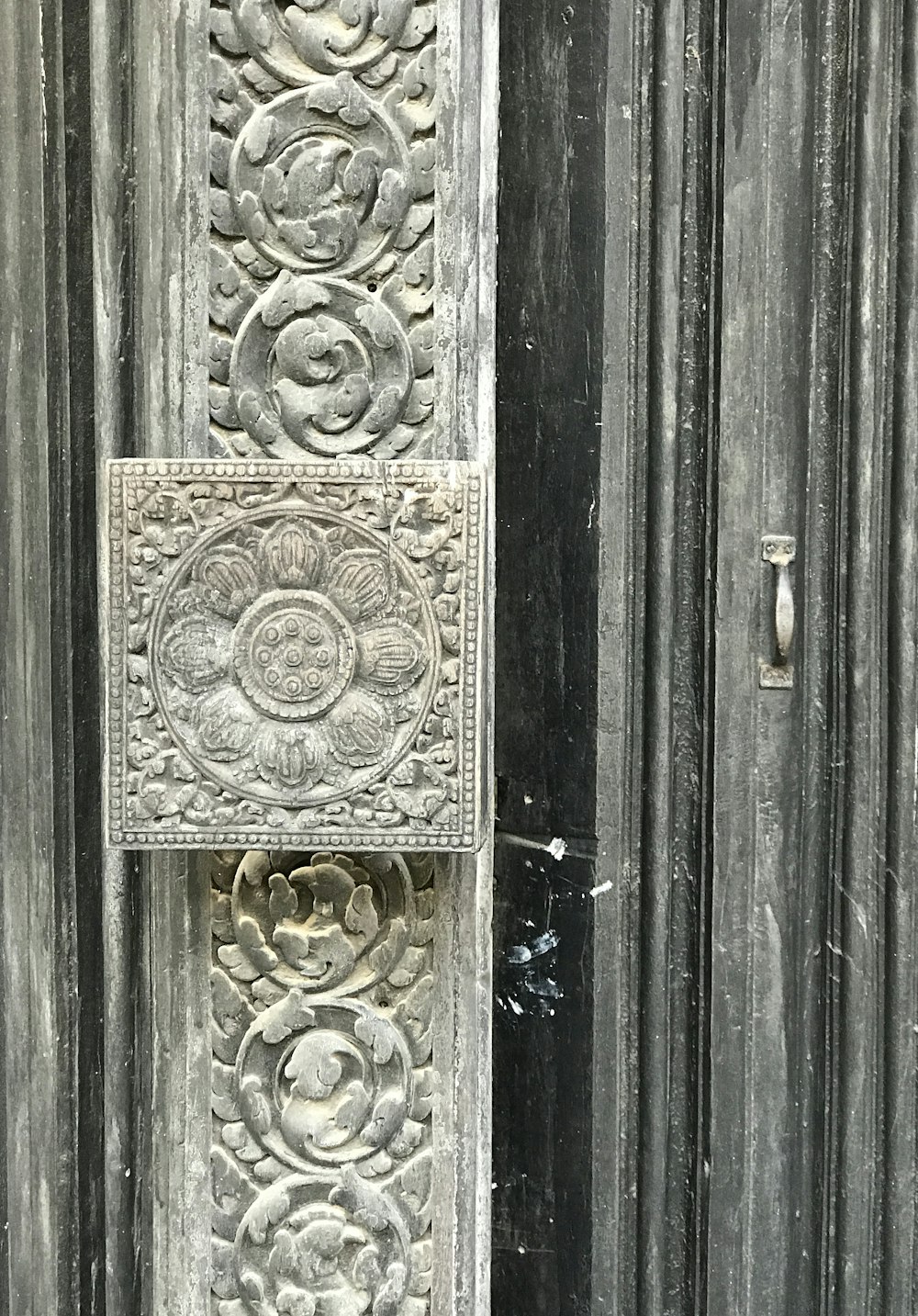 a close up of a door handle on a wooden door