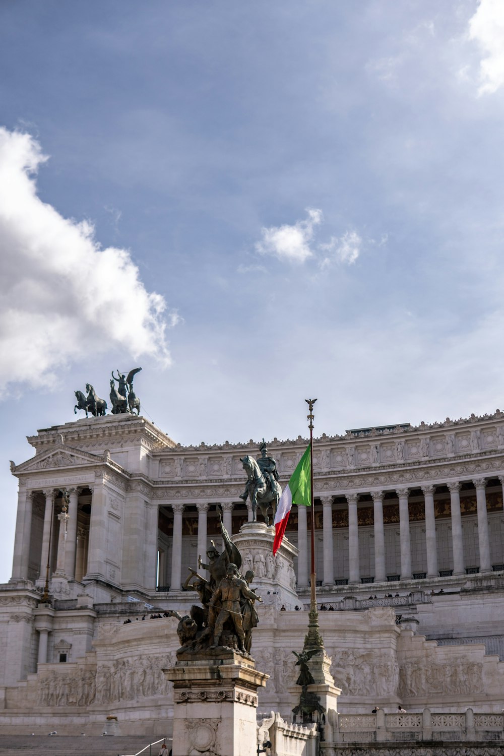 a statue of a man holding a flag in front of a building