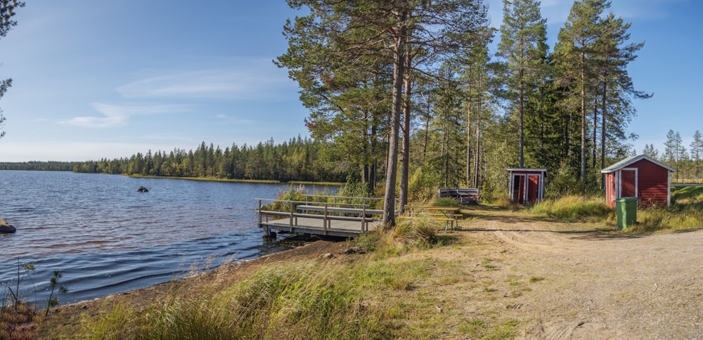 a small cabin on the shore of a lake