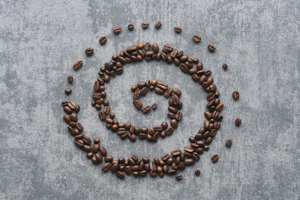 una espiral hecha de granos de café