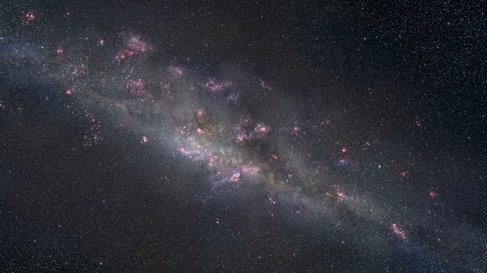 uma imagem de uma estrela muito grande no céu