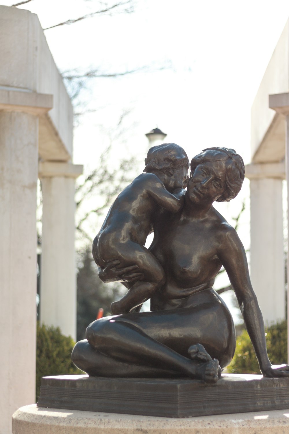 a statue of a man and a woman hugging