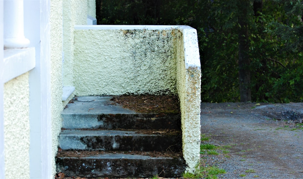 a set of steps leading up to a house
