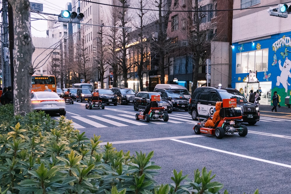 a street filled with lots of traffic next to tall buildings