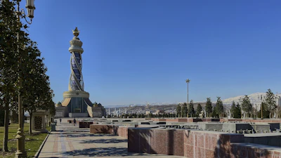 The Ismoil Somoni monument in Dushanbe under a blue sky