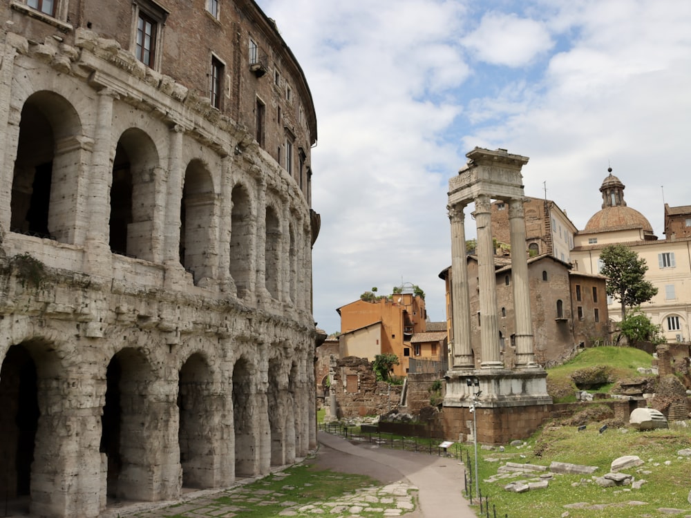 the ruins of the roman colossion in the city of pompei