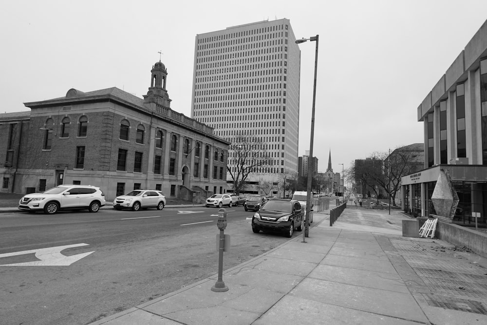 a black and white photo of a city street