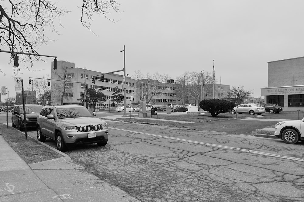 a black and white photo of a city street