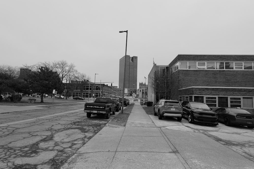 a black and white photo of a city street