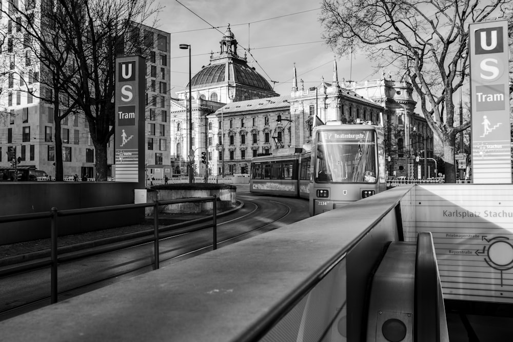 a black and white photo of a city street