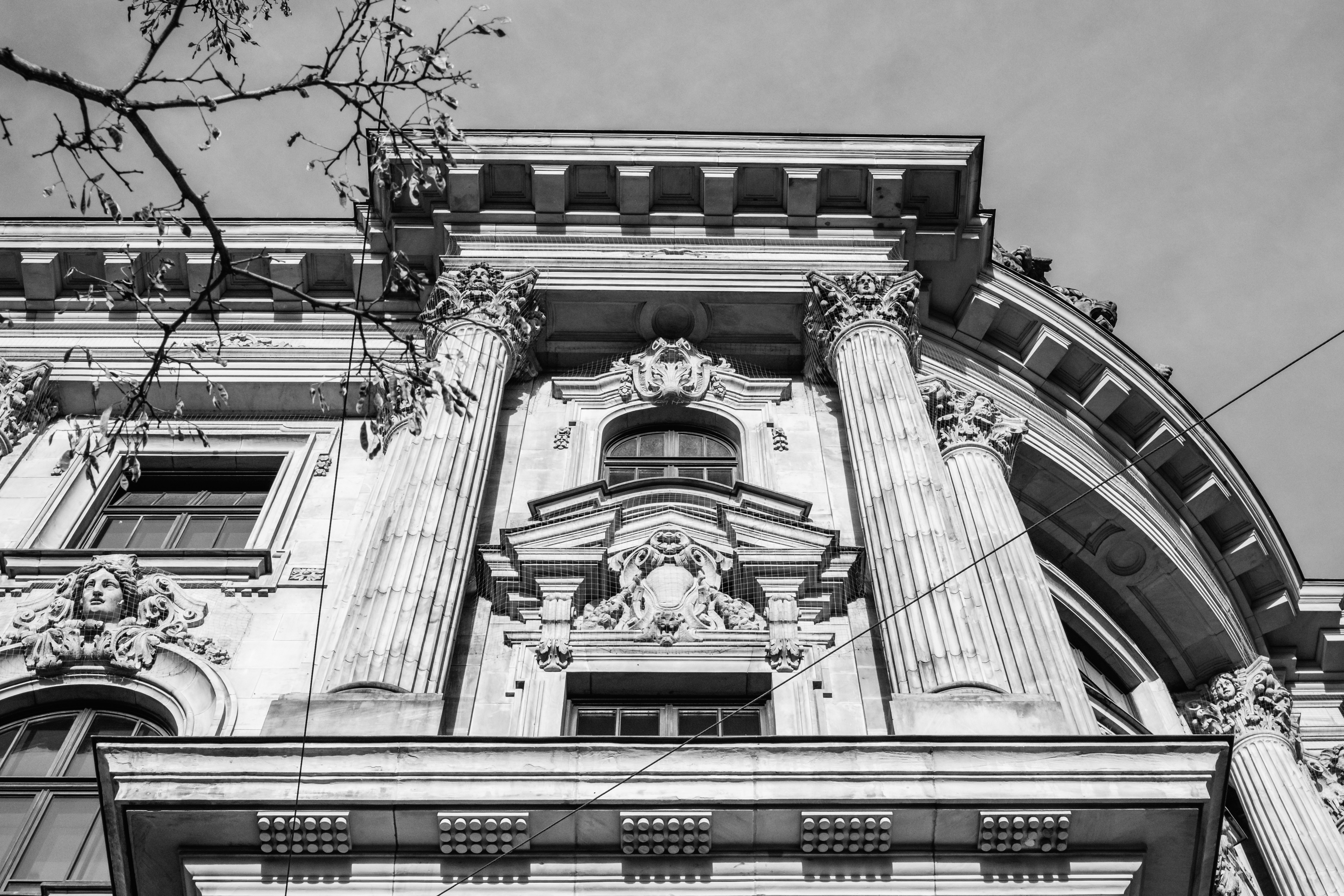 a black and white photo of a building