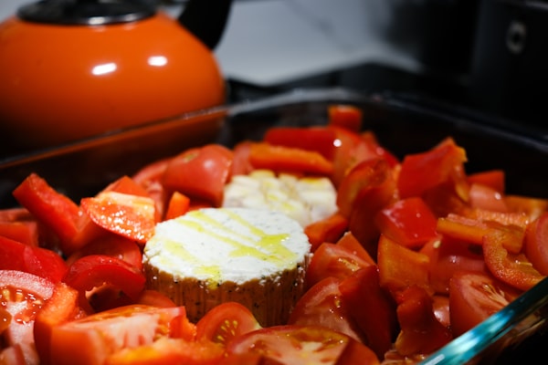Kabeljauw uit de oven met tomaat en olijven — receptfoto