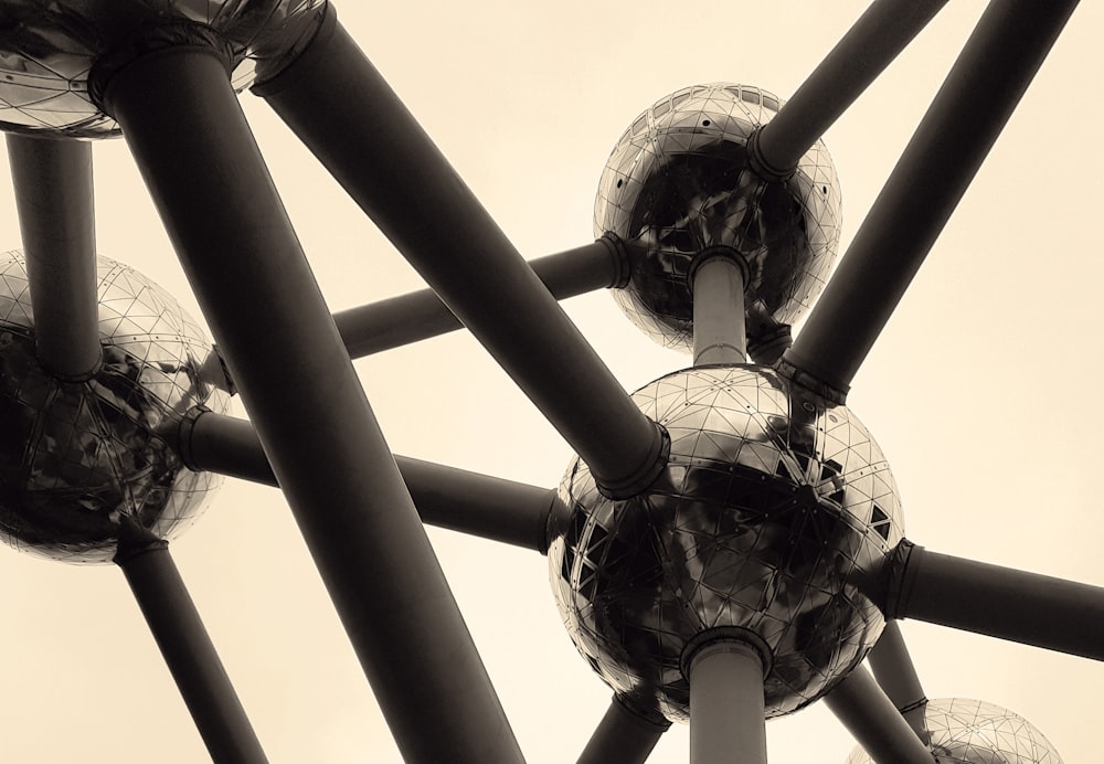 a black and white photo of a sculpture