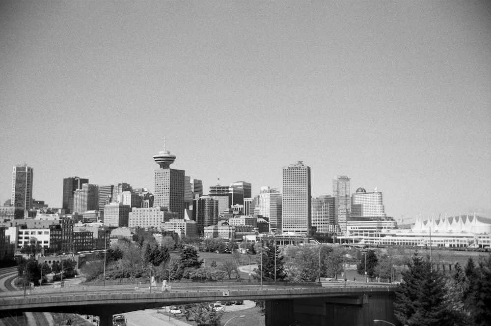 a black and white photo of a city skyline